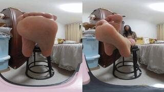 3DVR180 MARTIN placed his dwarf feet together and shamefully rubbed them together