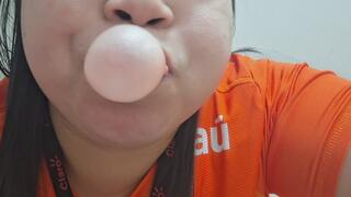 Playing with my chewing gum… Look closely ?