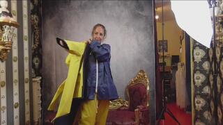 Miss Scarlett gefesselt und streng geknebelt in AGU Regensachen und Friesennerz