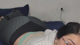 My vibrating farts in my big ass with my tight leggings