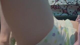 Transgirl shows you her super soggy diaper, lots of squishy crinkly noises hehe
