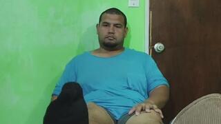 Mis pies cansados y sudados My feet are tired and sweaty