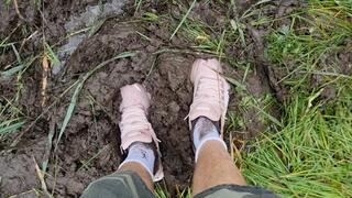 HOKA Bondi 8 sneakers muddy