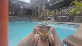 Underwater Wet Bouncing Boobs and Bubble Rings