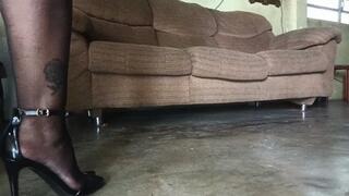 Pantyhose on the legs and high heels on the feet (3)