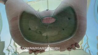 Unaware giantess crushes tinies with her butt in gymshorts