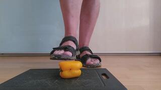 Crushing yellow bell pepper