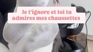 Après la salle, je t'ignore pendant que tu admires mes chaussettes After the room, I ignore you while you admire my socks