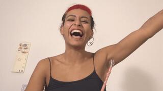 Indy e il solletico - Indy and the tickling ( MP4 - MOBILE VERSION )