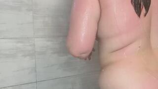 BBW shaving pussy