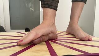 Fast footjob on Cockbox