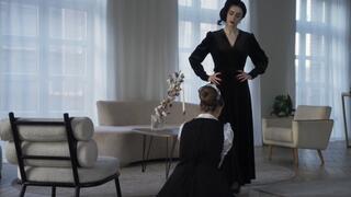 Mistress spanked the maid on the ass (720p)