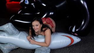 Roxy Deflates 6 foot Inflatable Shark 4K (3840x2160)