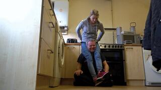 Chelsea's Scissors In Jeans (4K)