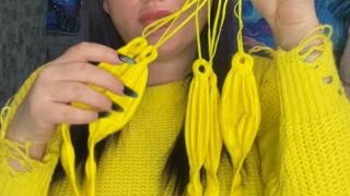 Looner girl poping yellow punchballoons