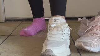 Removal and change of sneakers