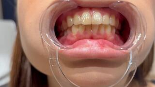 [Amateur ,Oral Fetish] We filmed an 18-year-old, 143 cm tall with a petite frame and G-cup figure, capturing everything in full detail.