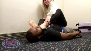 a seat that licks my feet