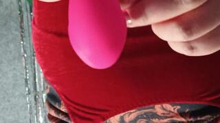 smoking girl in oil poping foil hellium balloons