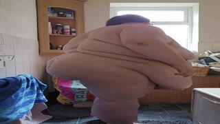 SSBBW HOW LOUD CAN I MAKE THIS HUGE BELLY OF MINE CLAP AGAINST MY THIGHS ?