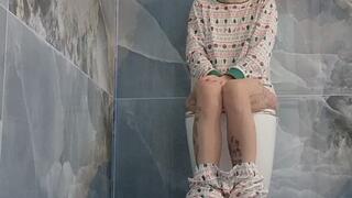 Embarrassing Bathroom Moment – Nose Picking Chat On the Toilet and Digging for Gold