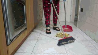 Over scattered groceries in the kitchen MP4