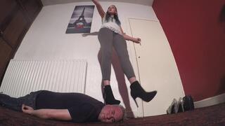 Sophie's Suede Ankle Boots Head Trample FLOOR CAM
