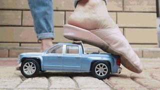 Under the soles of my old slippers AVI