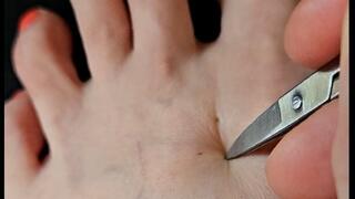 [Foot Fetish] Sensation Foot Pain Play With MY Scissors - Marks On My Skin