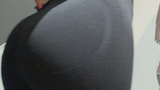 Urgent Pee in the Gym Toilet: Letting it go loudly