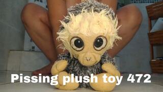 Pissing plush toy 472