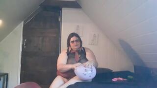 Balloon popping fetish – sitting and popping balloons