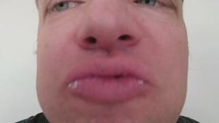 I put a tiny in my piece of cake and eat him with the cake in vore style