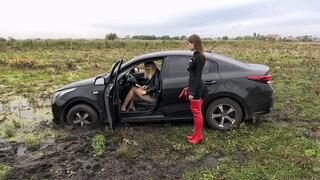JULIA KRISTINA STUCK IN THE MUD ENGINE OVERHEAT_full video 52 min