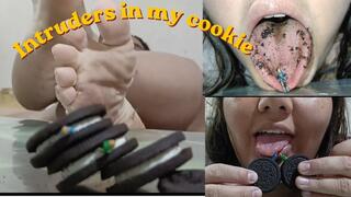 Hungry giantess: discovers intruders in her cookies