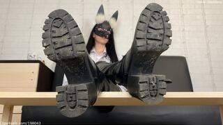 Dirty knee heeled boots licking and slave's palms trampling