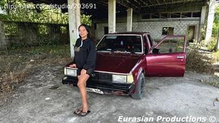 319 - Lisa inspecting old DX