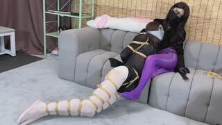 Beautiful women and crossdresser 48: The battle between purple and white stockings