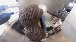 6K YIDE came home from work and had the odor of his sports shoes analyzed by Jamie