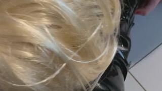 Nettoyage de mes nouvelles cuissardes par ma Sissy