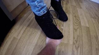 Chelsea's Hand Trampling Suede Boots