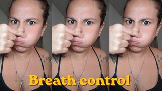 Extreme Challenge: I hold my breath while covering my nose and keeping my mouth closed