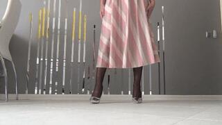 Look under the skirt and jerk off a