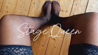 Sexy Füße der stage Queen in verschiedenen Schuhen, Converse, Sneaker, Doc Martens und natürlich in ihrer vollen Form in barfuß..