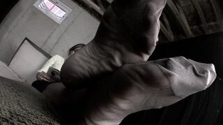 Pantyhose Feet That Stink, 1st