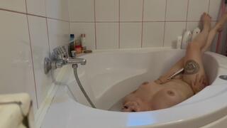 Squirt while i take a bath