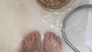 feet bath clay mud