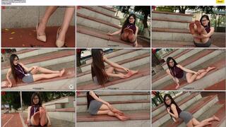 Sexy stockings model Da Mi boldly showed off her beautiful legs and feet on campus while wearing ultra-thin brown stockings.