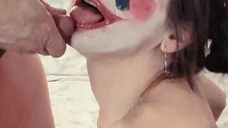 Watch me make his balloon dog bark! Honk! Honk! ? ?