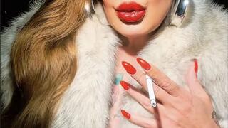 Bimbo Milf - Mature doll in a smoky fur coat - Dunhill Menthol 100